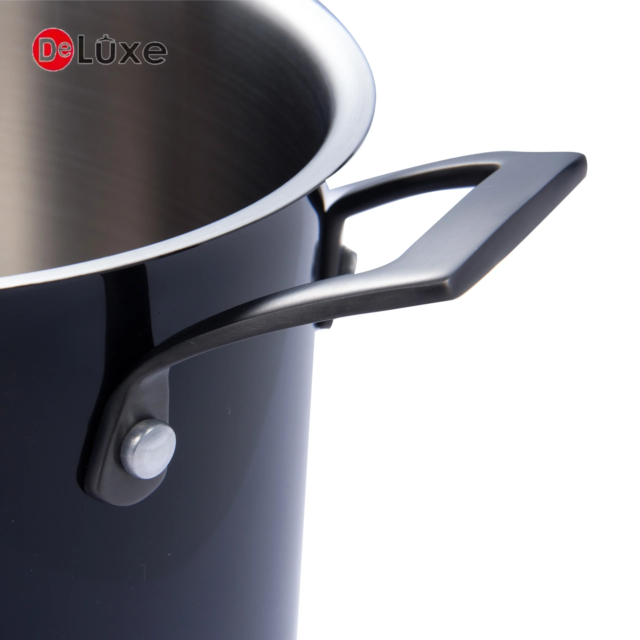 black-exterior-pvd-handle-side-detail-close-up