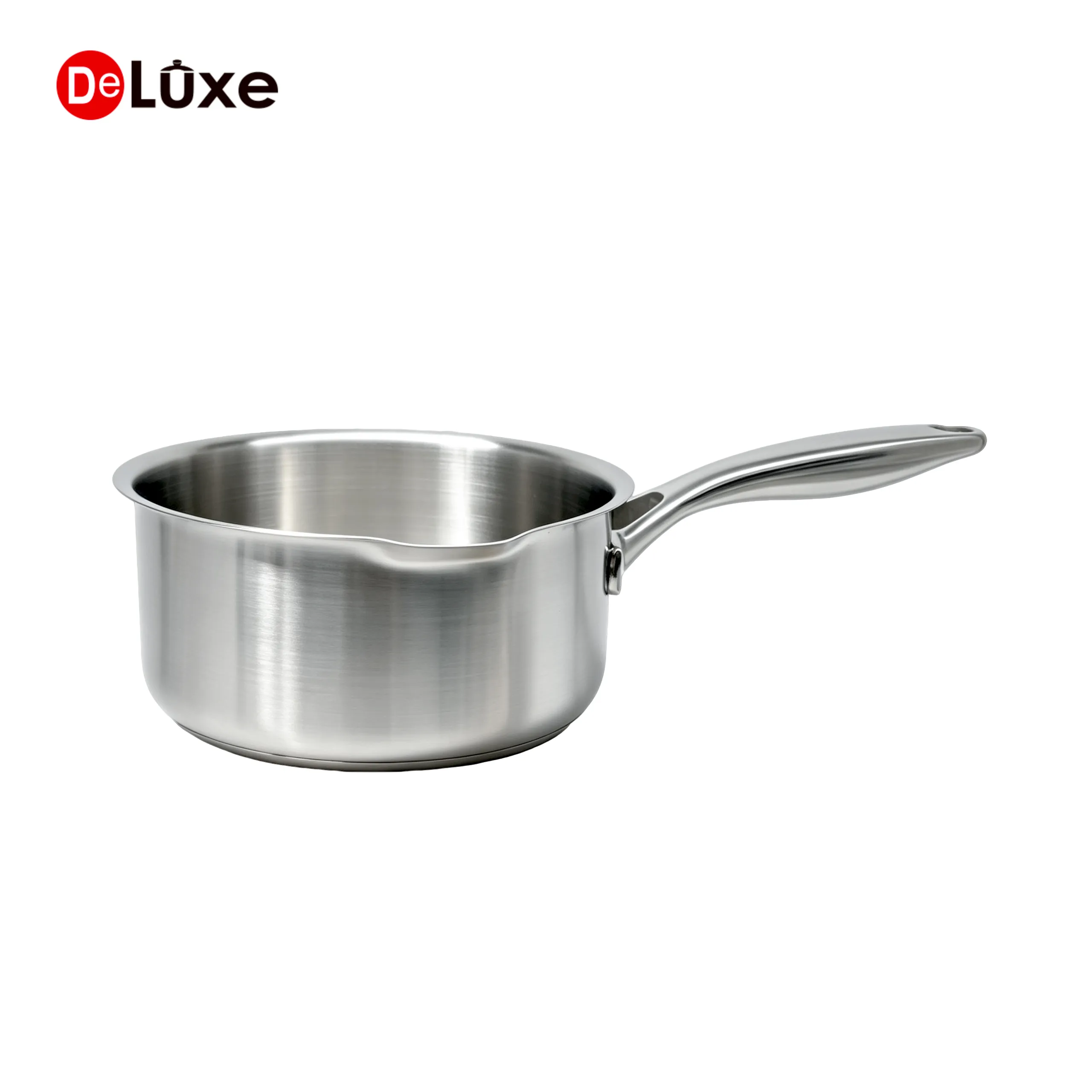 Straight body stainless steel saucepan with pouring rim