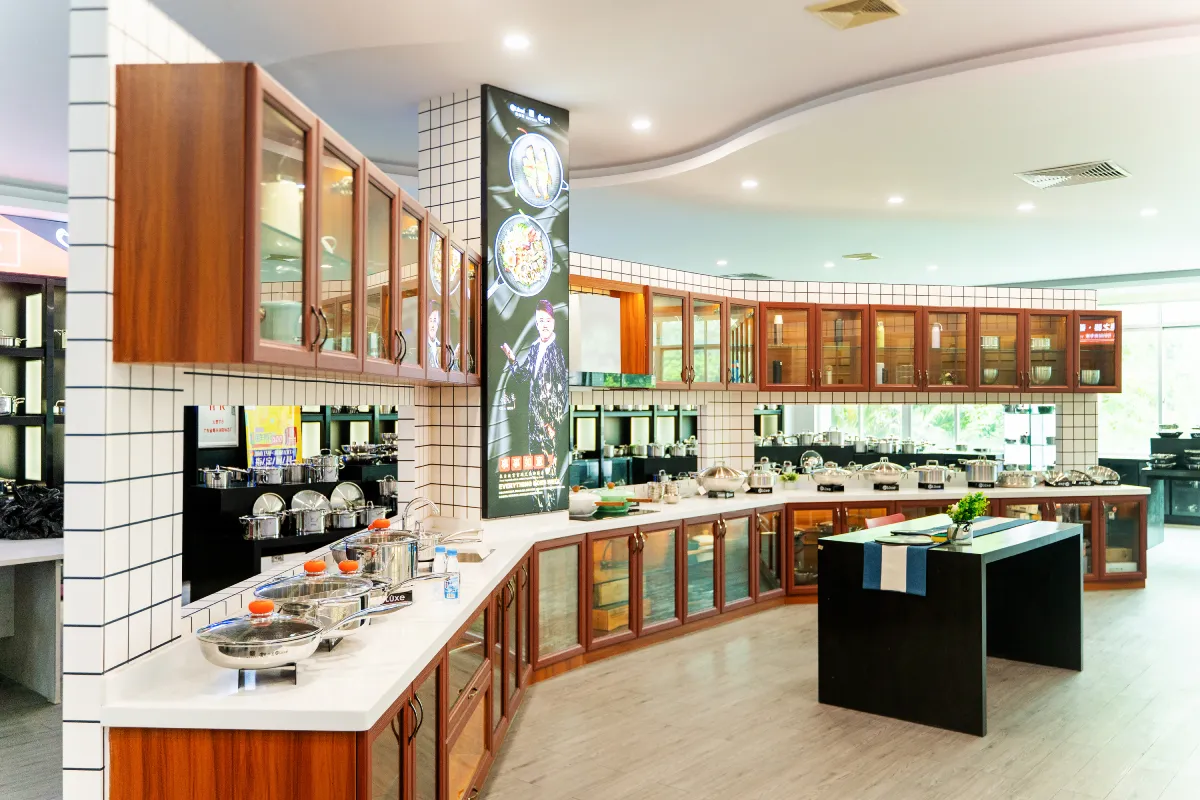 deluxe‑metal‑factory‑cookware‑showroom‑02